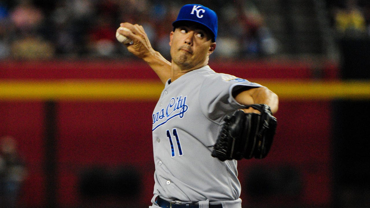 Guthrie pitches CG, KC completes sweep of D-Backs